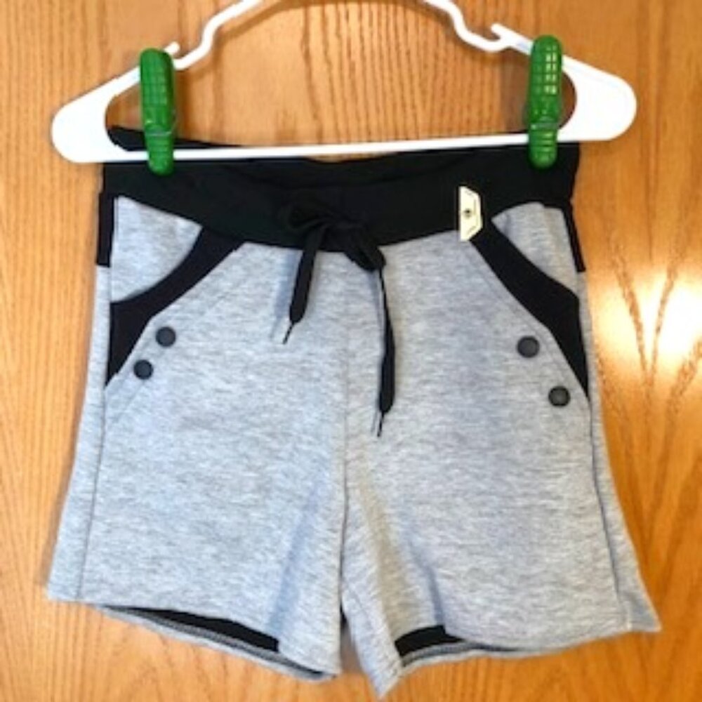NWT Ellie Kate Gray Black Shorts Button Pocket Detailing Sized Large/Extra Large